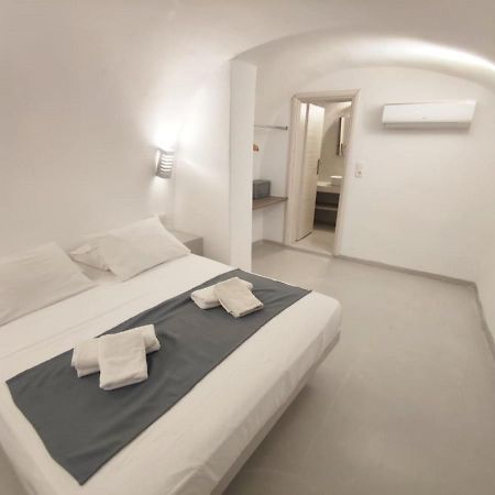 Fira Getaway - Economy Basement Rooms Exteriör bild