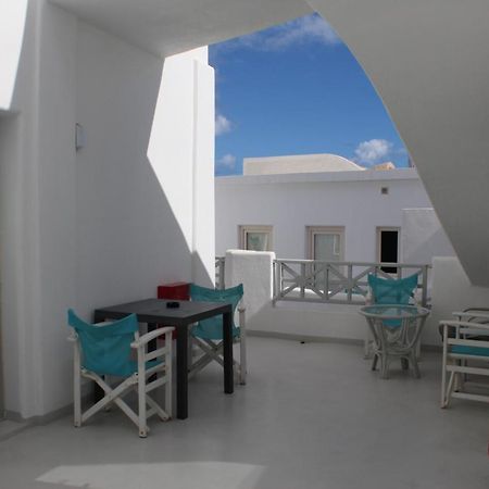 Fira Getaway - Economy Basement Rooms Exteriör bild