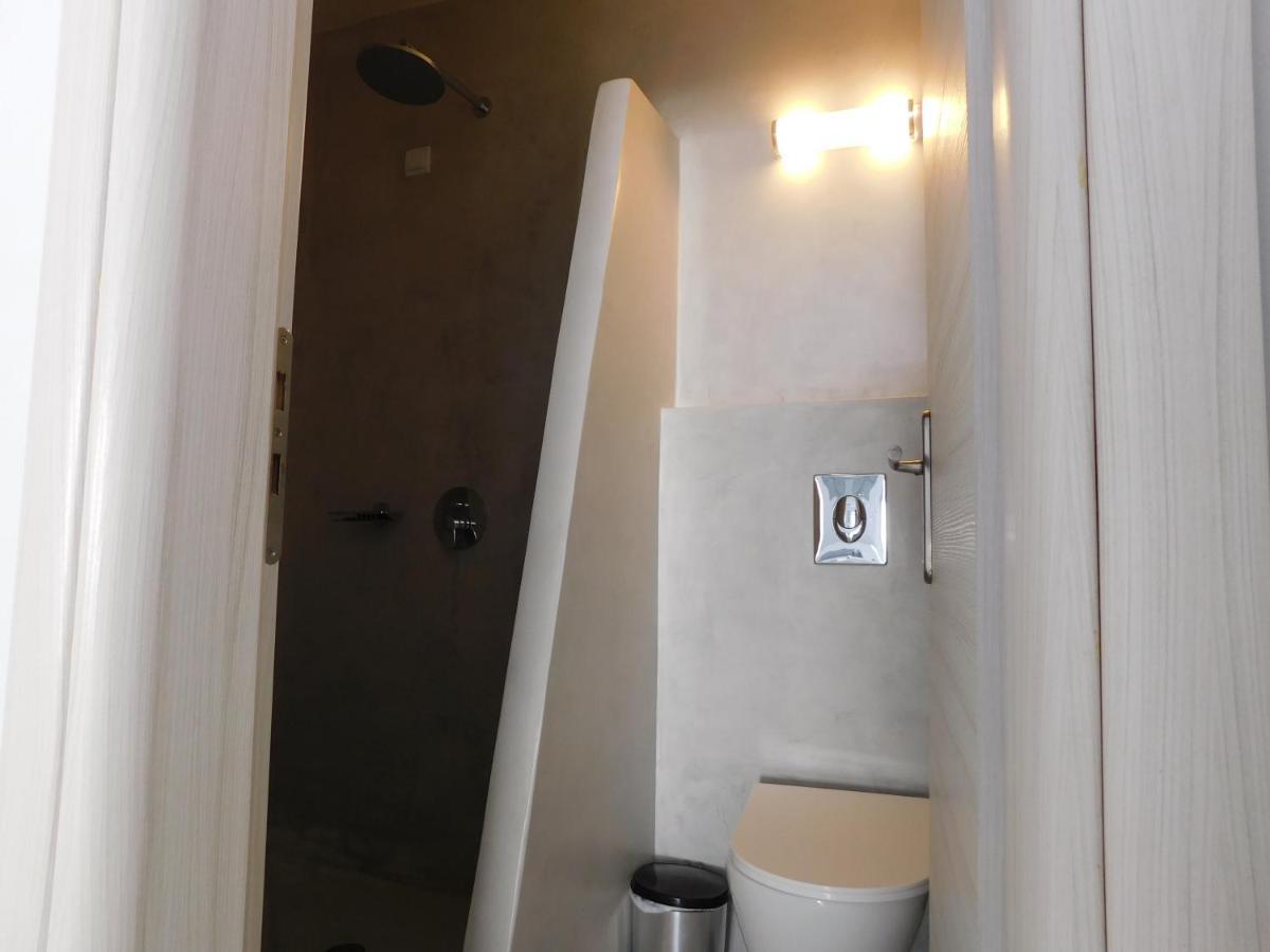 Fira Getaway - Economy Basement Rooms Exteriör bild