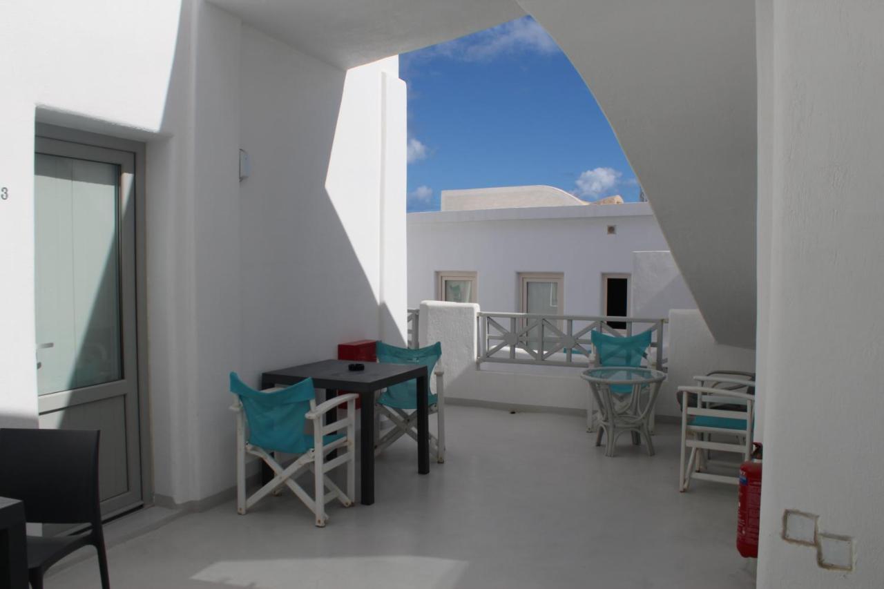 Fira Getaway - Economy Basement Rooms Exteriör bild