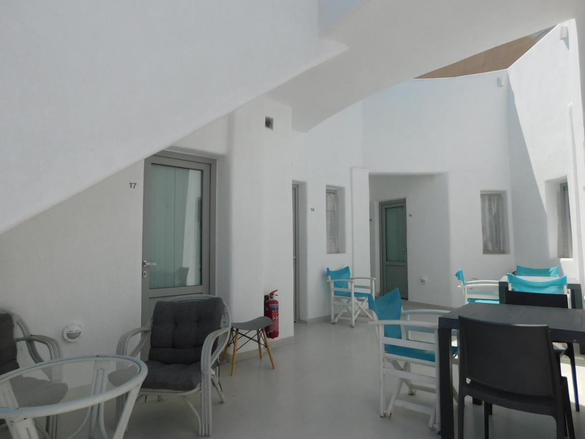Fira Getaway - Economy Basement Rooms Exteriör bild