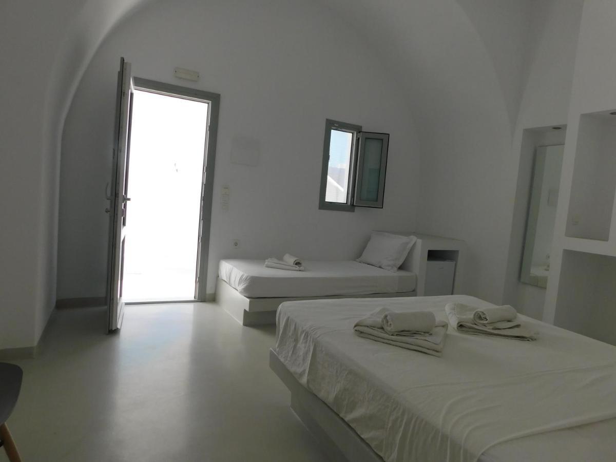 Fira Getaway - Economy Basement Rooms Exteriör bild