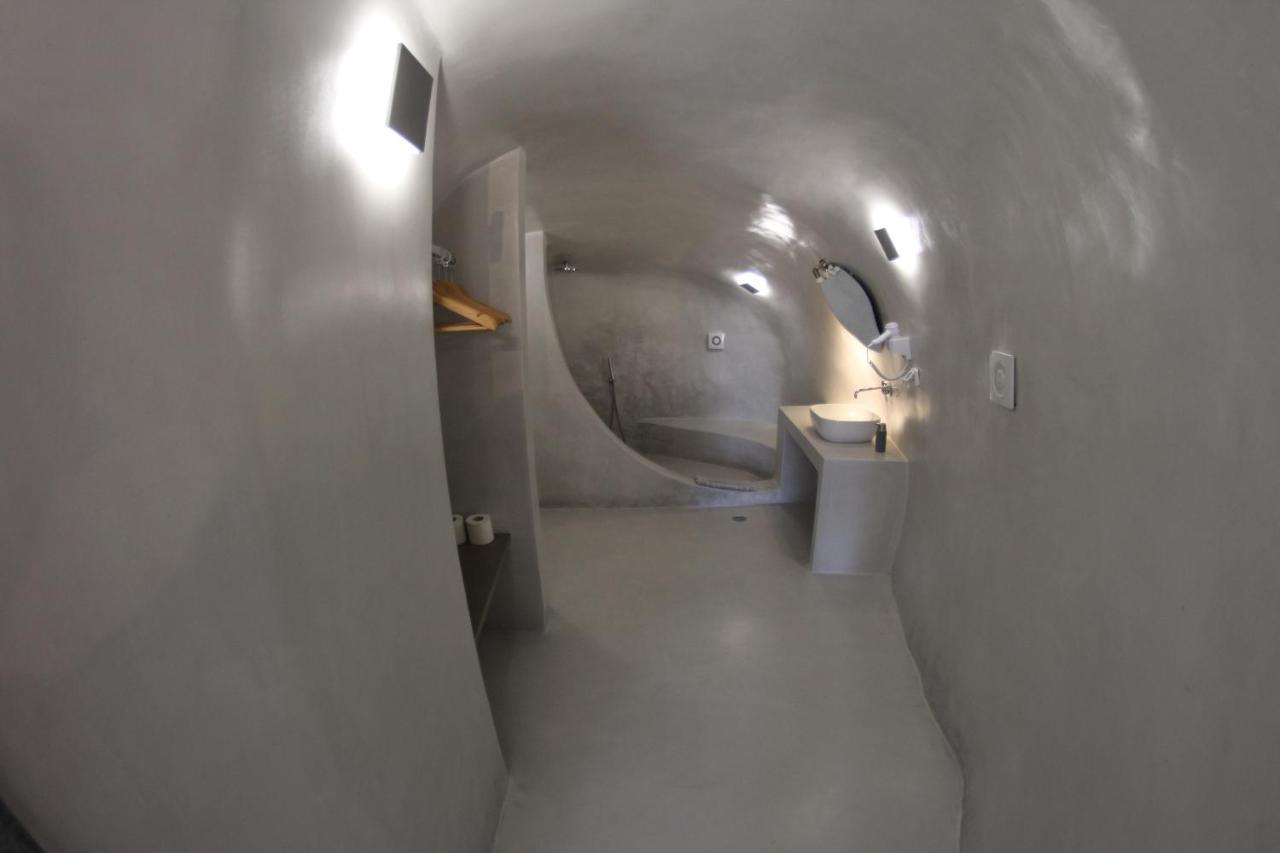 Fira Getaway - Economy Basement Rooms Exteriör bild