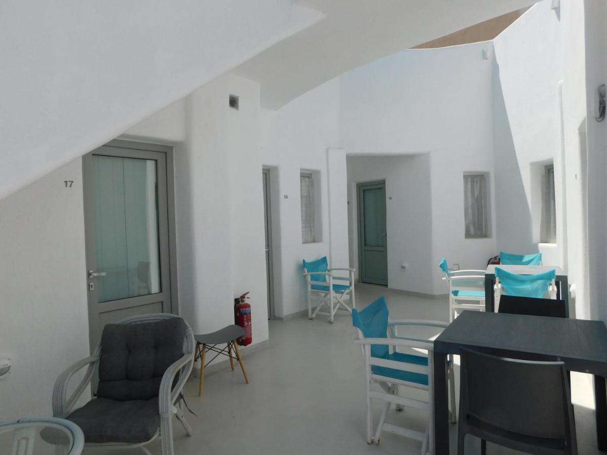Fira Getaway - Economy Basement Rooms Exteriör bild