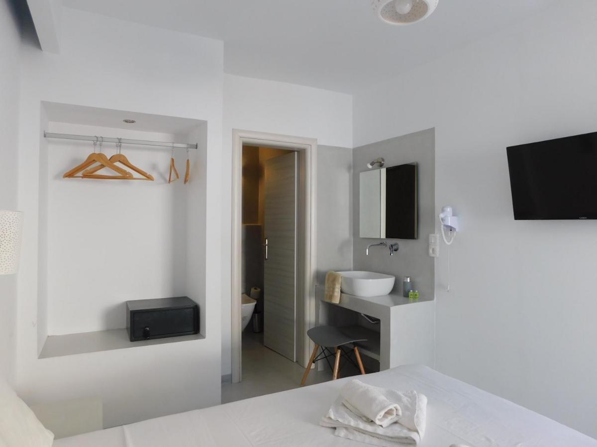 Fira Getaway - Economy Basement Rooms Exteriör bild